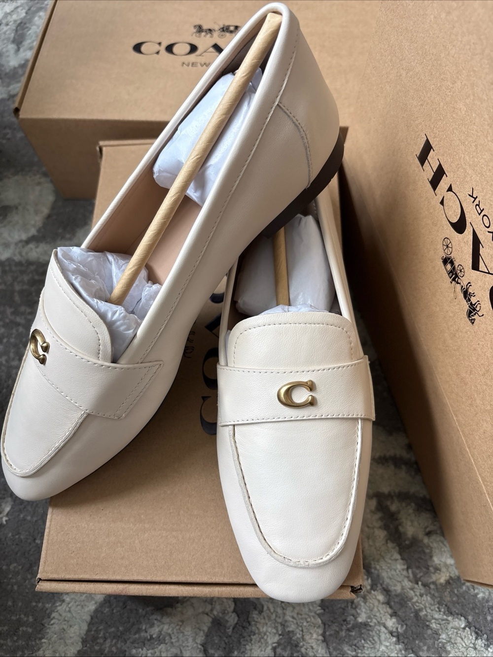 COACH Women’s Sculpted C Logo Round Toe Leather Loafers Chalk Color Size-7.5 New - Picture 5 of 12